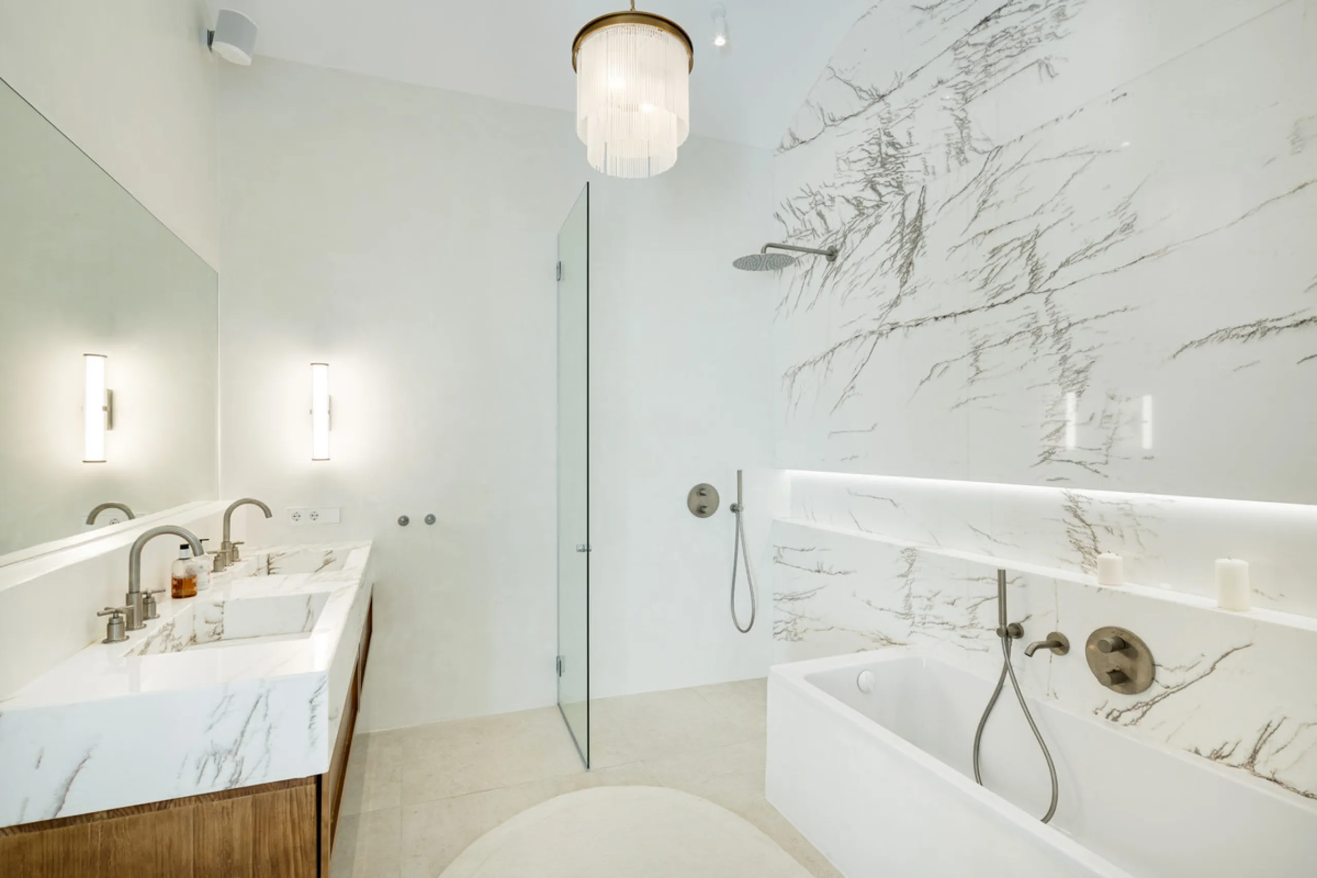 Located in the sought-after area of the Marbella Golden Mile, Costa PH is an exceptional duplex penthouse offering panoramic sea and mountain views. Designed with a modern open-plan layout, the living, dining, and kitchen areas are seamlessly connected, c
