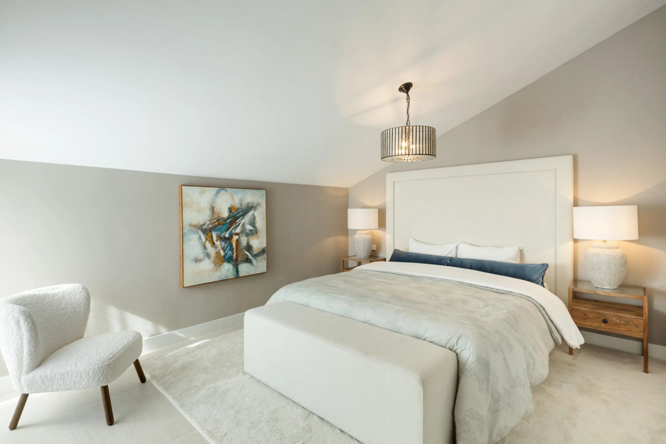 Located in the sought-after area of the Marbella Golden Mile, Costa PH is an exceptional duplex penthouse offering panoramic sea and mountain views. Designed with a modern open-plan layout, the living, dining, and kitchen areas are seamlessly connected, c