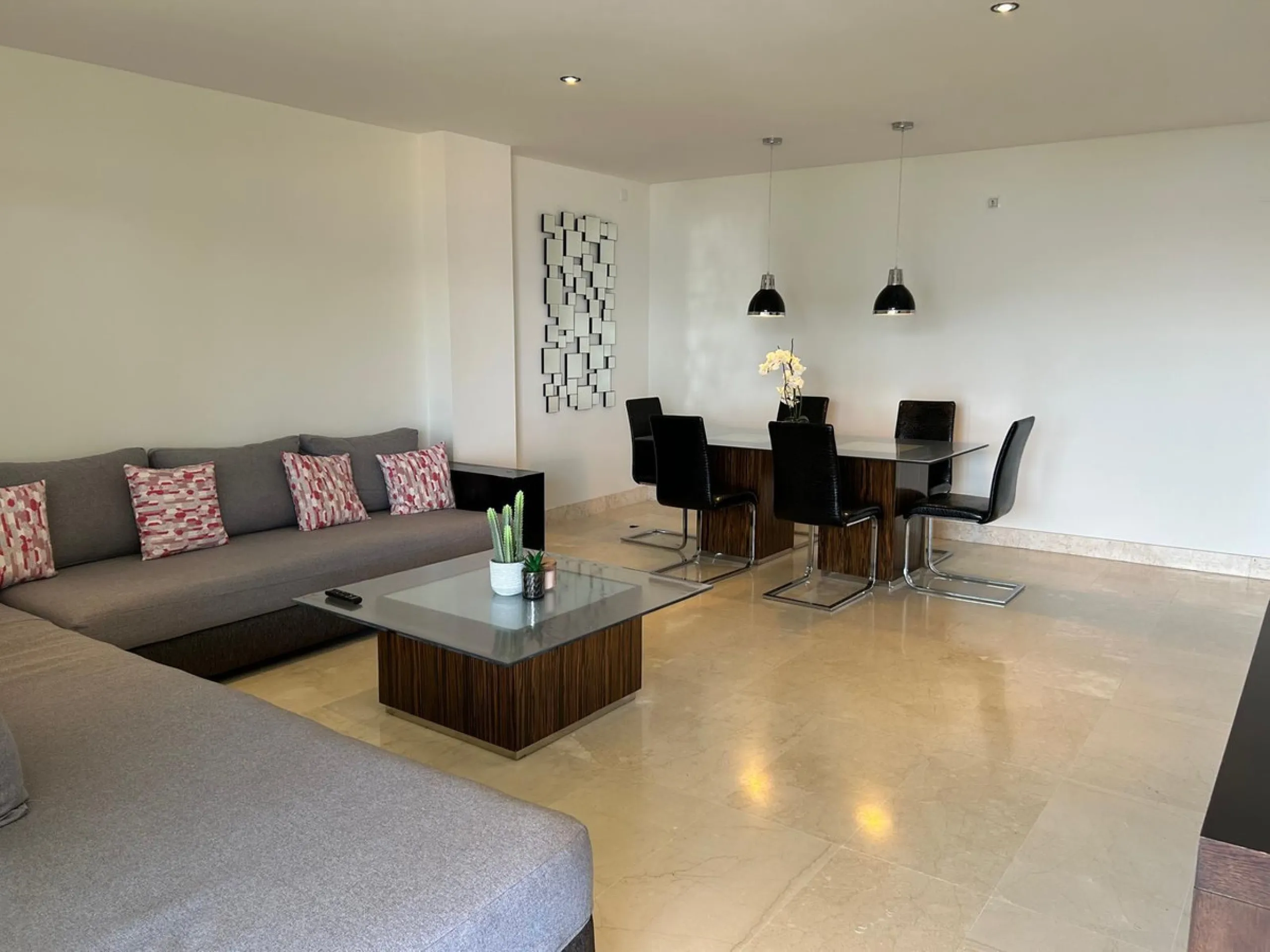 Discover this exclusive 3-bedroom, 3-bathroom apartment (one ensuite) with two parking spaces and a storage room included in the price. Enjoy breathtaking panoramic sea views that will captivate you at first sight. Designed for those seeking comfort and e