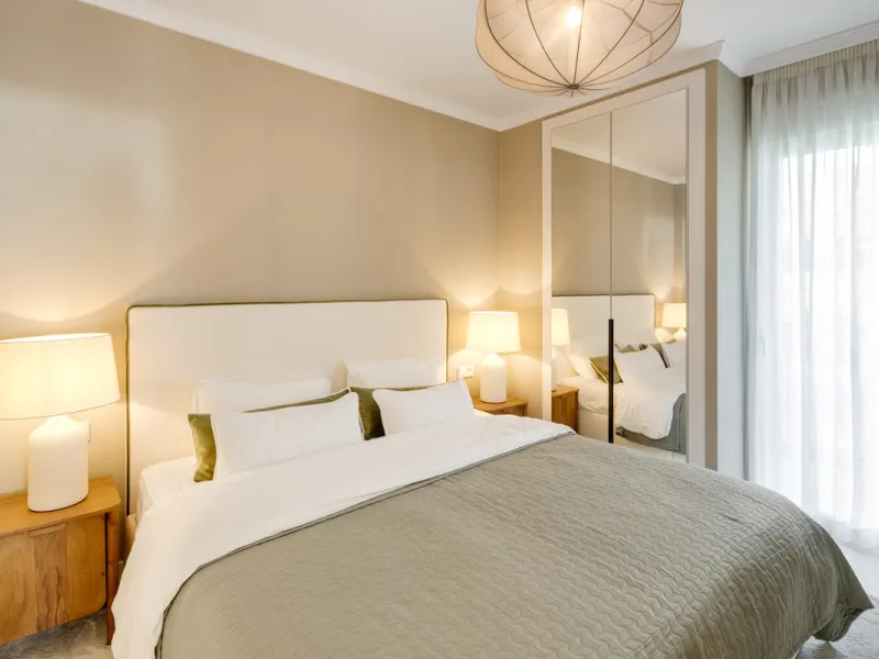 Located in the sought-after area of the Marbella Golden Mile, Costa PH is an exceptional duplex penthouse offering panoramic sea and mountain views. Designed with a modern open-plan layout, the living, dining, and kitchen areas are seamlessly connected, c