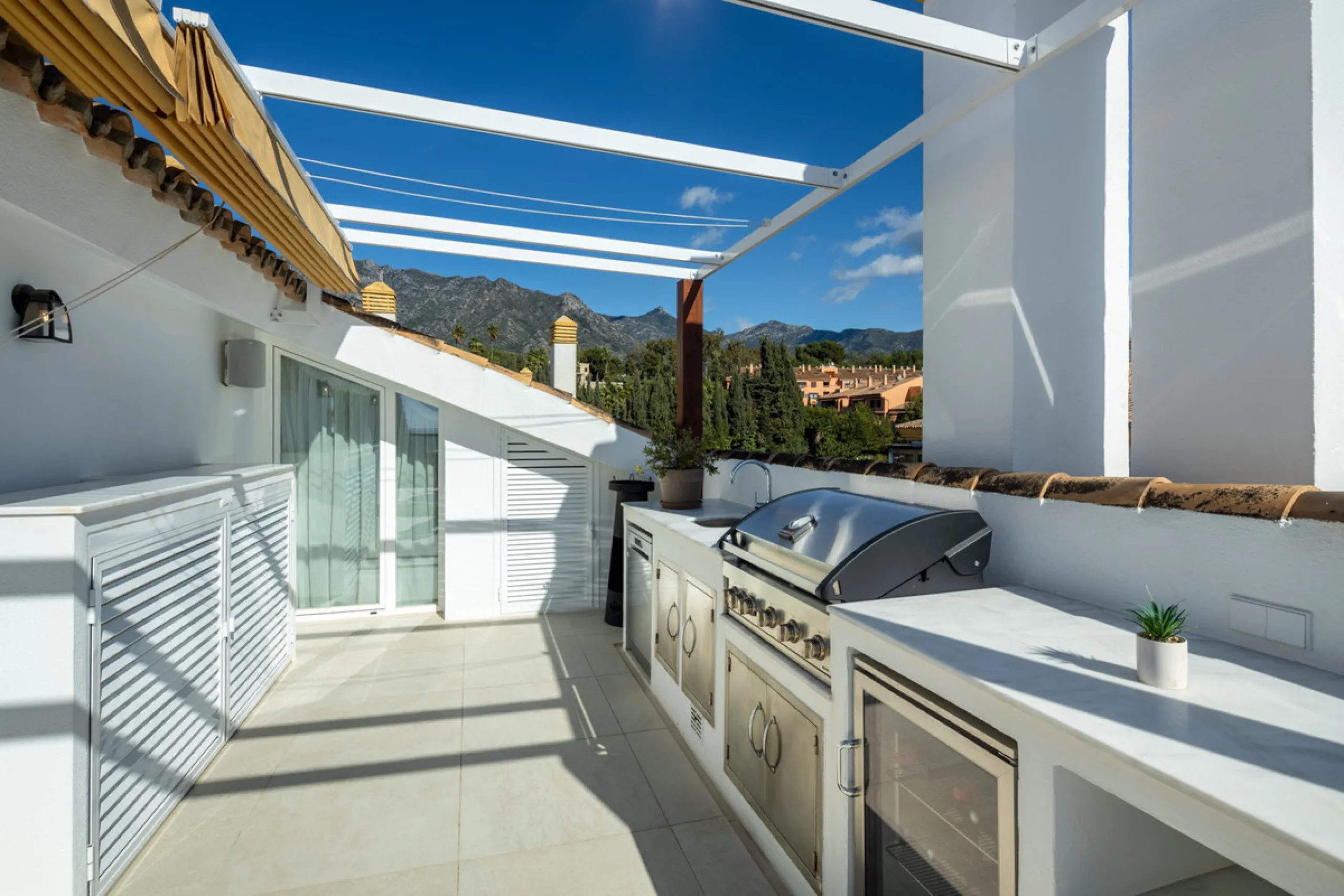 Located in the sought-after area of the Marbella Golden Mile, Costa PH is an exceptional duplex penthouse offering panoramic sea and mountain views. Designed with a modern open-plan layout, the living, dining, and kitchen areas are seamlessly connected, c