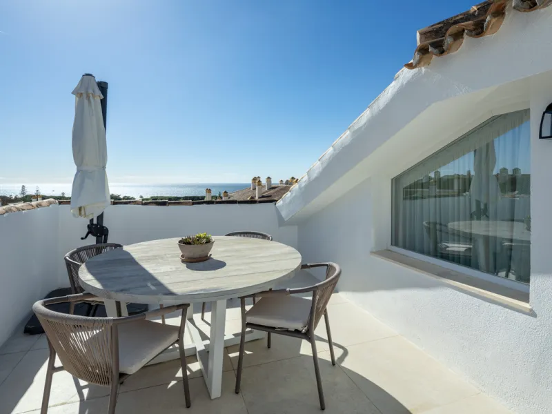 Located in the sought-after area of the Marbella Golden Mile, Costa PH is an exceptional duplex penthouse offering panoramic sea and mountain views. Designed with a modern open-plan layout, the living, dining, and kitchen areas are seamlessly connected, c