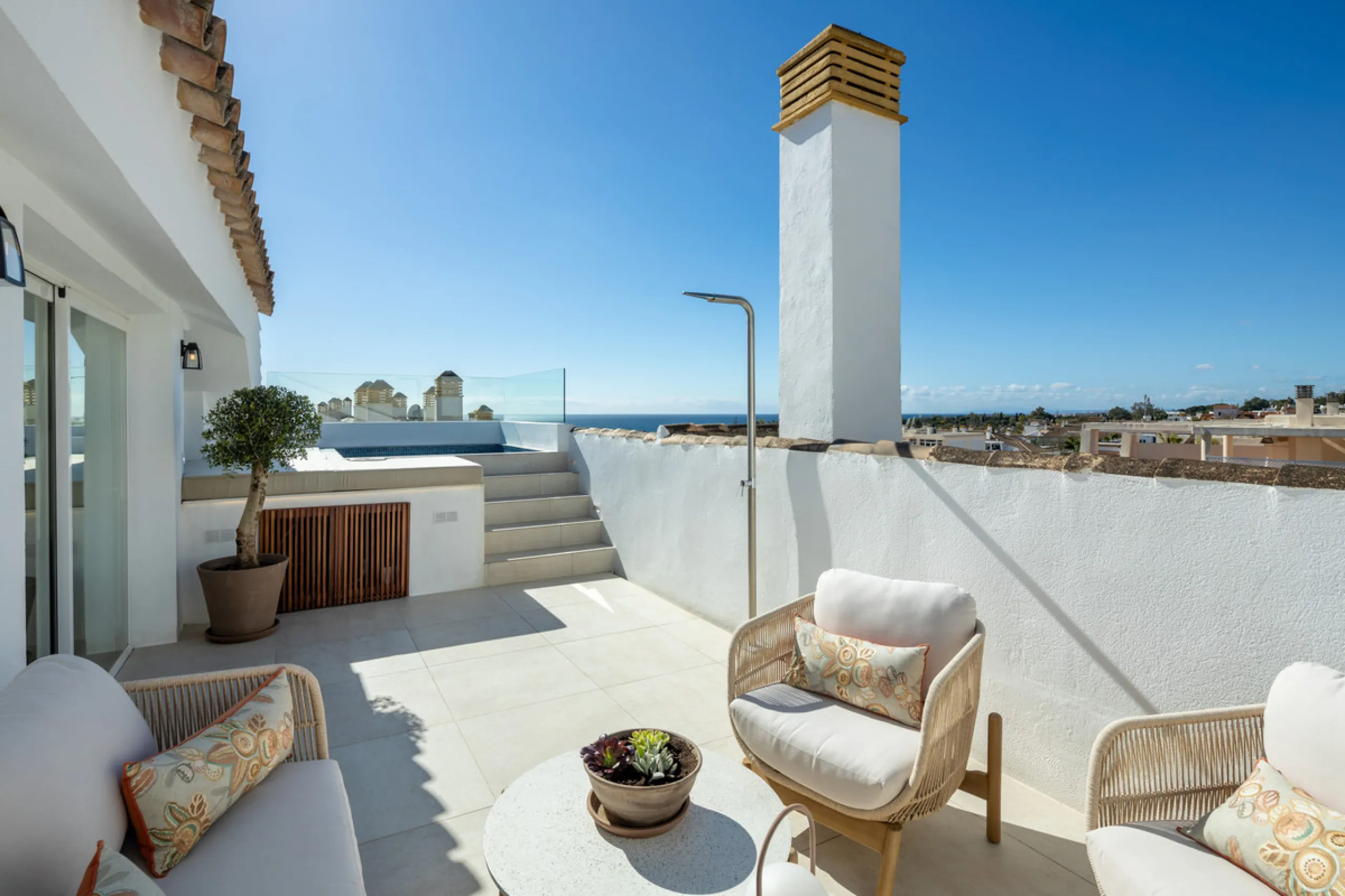 Located in the sought-after area of the Marbella Golden Mile, Costa PH is an exceptional duplex penthouse offering panoramic sea and mountain views. Designed with a modern open-plan layout, the living, dining, and kitchen areas are seamlessly connected, c