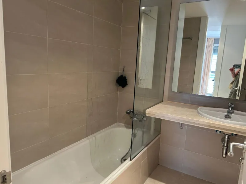 Discover this exclusive 3-bedroom, 3-bathroom apartment (one ensuite) with two parking spaces and a storage room included in the price. Enjoy breathtaking panoramic sea views that will captivate you at first sight. Designed for those seeking comfort and e