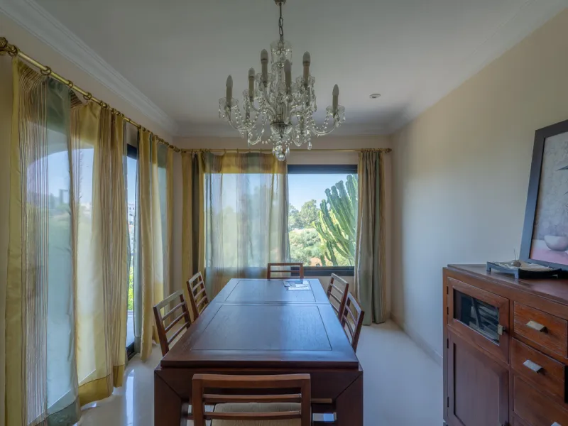 8 bedrooms | 9 bathrooms | Private plot of 1,358 m² | Gated community with 24-hour security