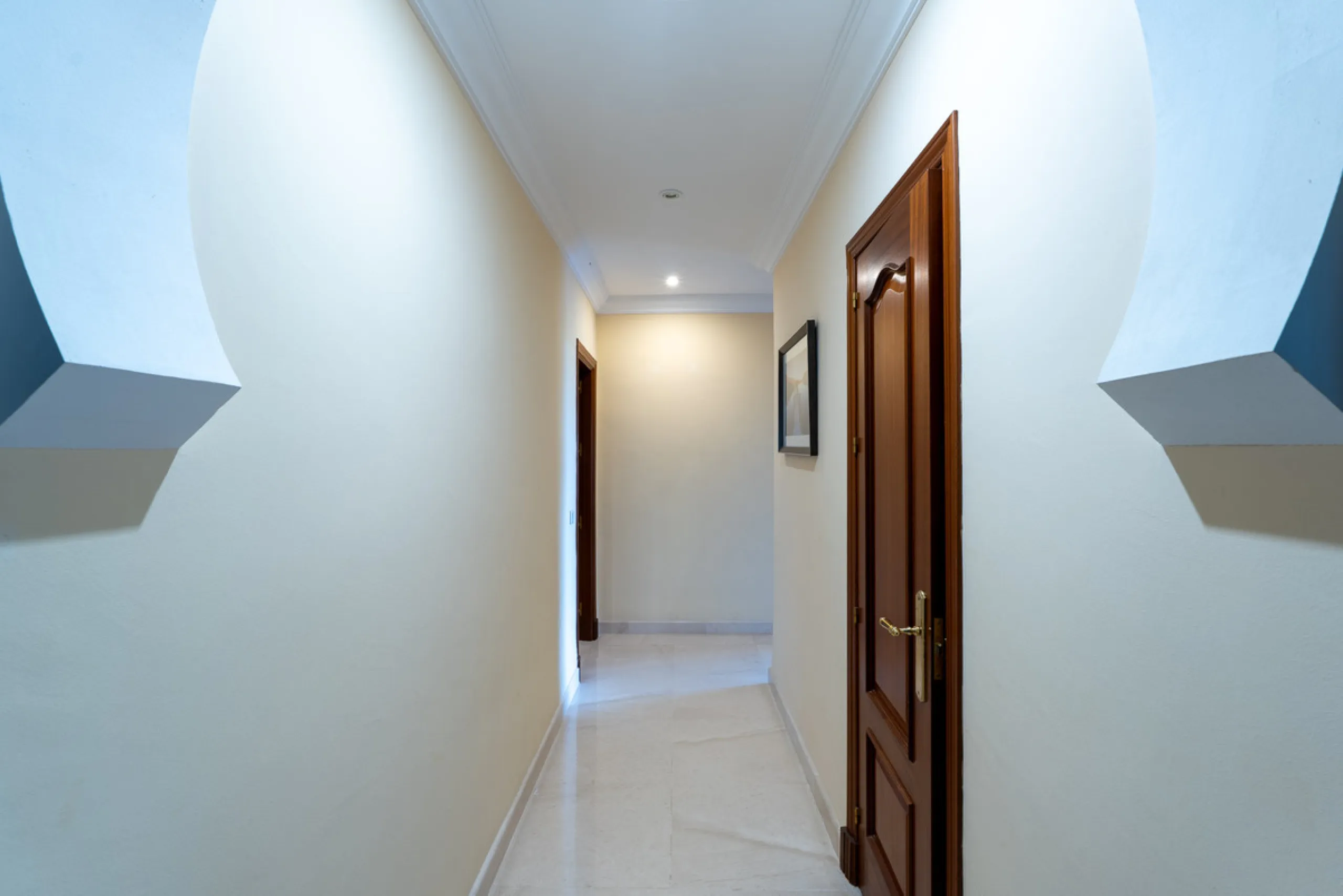 8 bedrooms | 9 bathrooms | Private plot of 1,358 m² | Gated community with 24-hour security