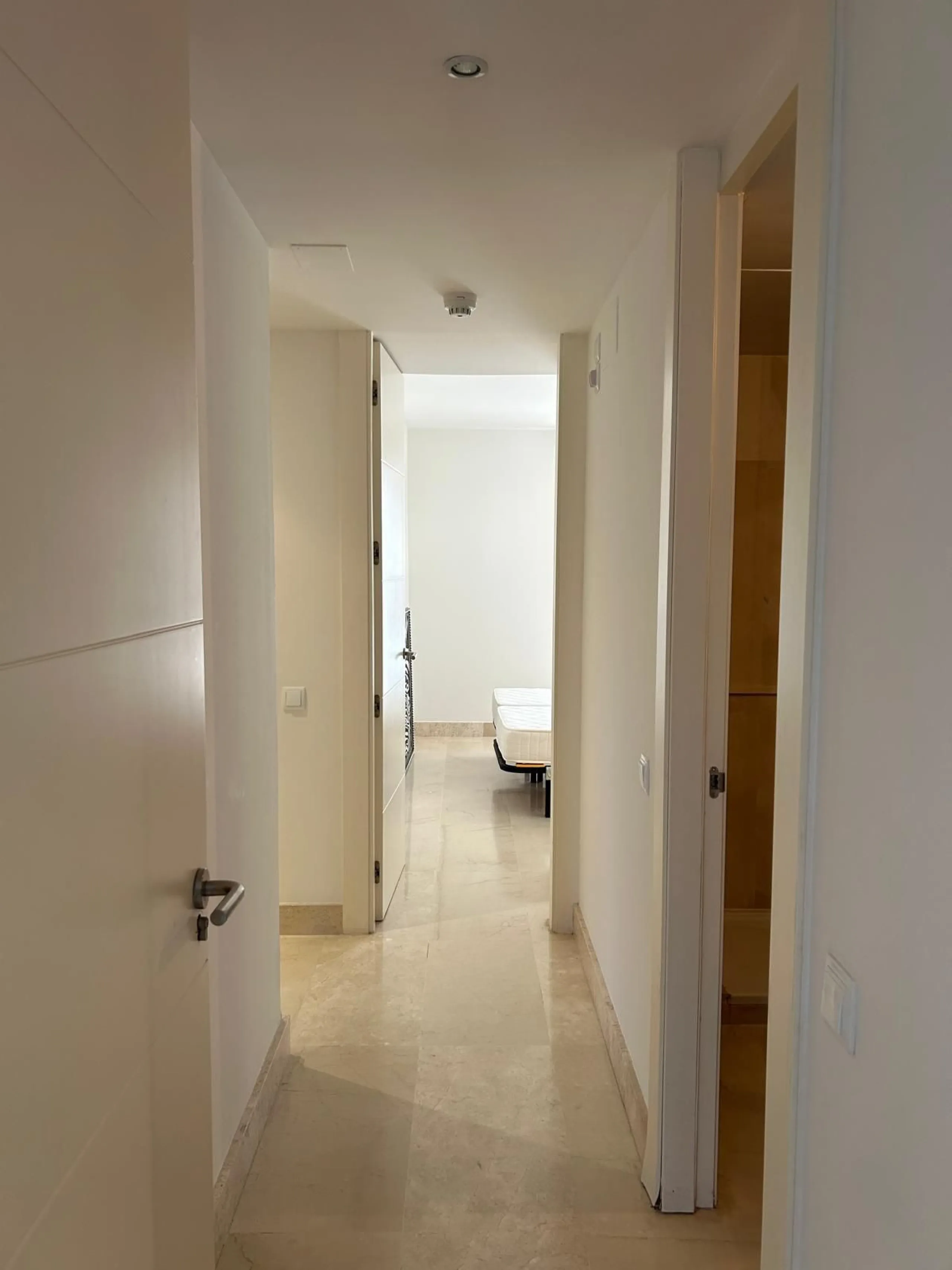 Discover this exclusive 3-bedroom, 3-bathroom apartment (one ensuite) with two parking spaces and a storage room included in the price. Enjoy breathtaking panoramic sea views that will captivate you at first sight. Designed for those seeking comfort and e