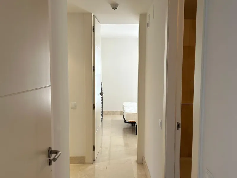 Discover this exclusive 3-bedroom, 3-bathroom apartment (one ensuite) with two parking spaces and a storage room included in the price. Enjoy breathtaking panoramic sea views that will captivate you at first sight. Designed for those seeking comfort and e