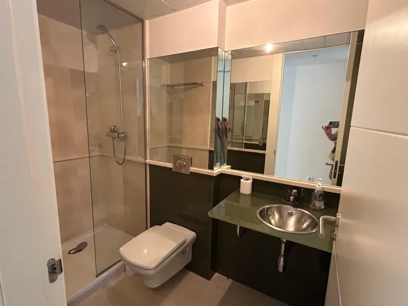Discover this exclusive 3-bedroom, 3-bathroom apartment (one ensuite) with two parking spaces and a storage room included in the price. Enjoy breathtaking panoramic sea views that will captivate you at first sight. Designed for those seeking comfort and e