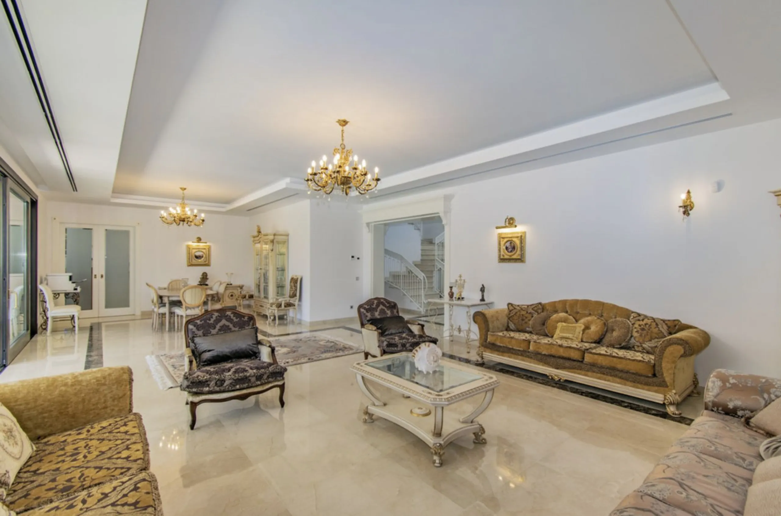 House - Detached Villa в продаже в Marbella, Málaga. В доме 6 спален и 9 ванных комнат. Площадь дома 613 м². Площадь участка 1986 м²