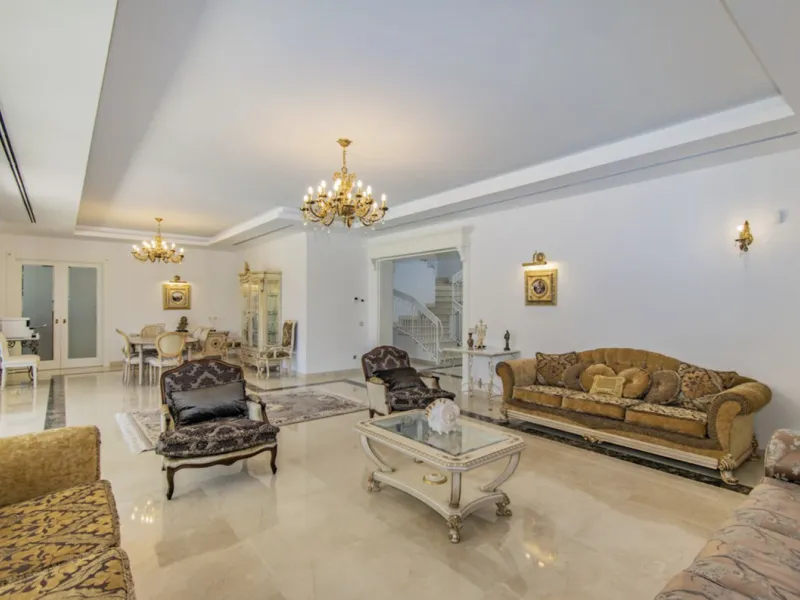 House - Detached Villa в продаже в Marbella, Málaga. В доме 6 спален и 9 ванных комнат. Площадь дома 613 м². Площадь участка 1986 м²