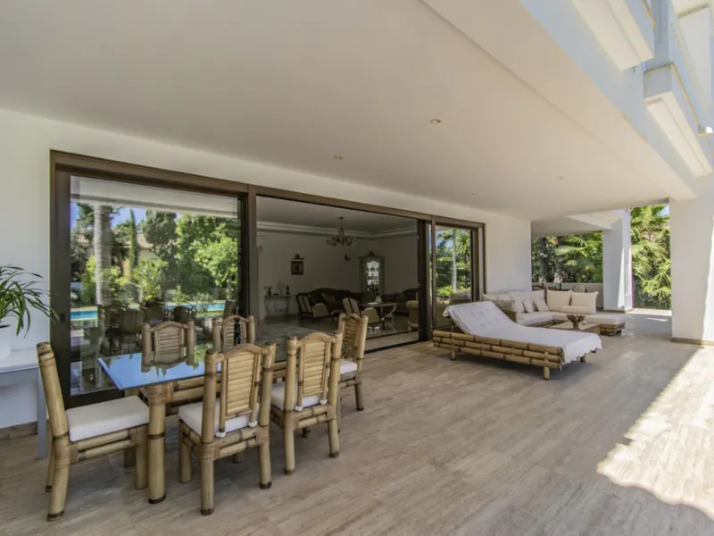 House - Detached Villa в продаже в Marbella, Málaga. В доме 6 спален и 9 ванных комнат. Площадь дома 613 м². Площадь участка 1986 м²