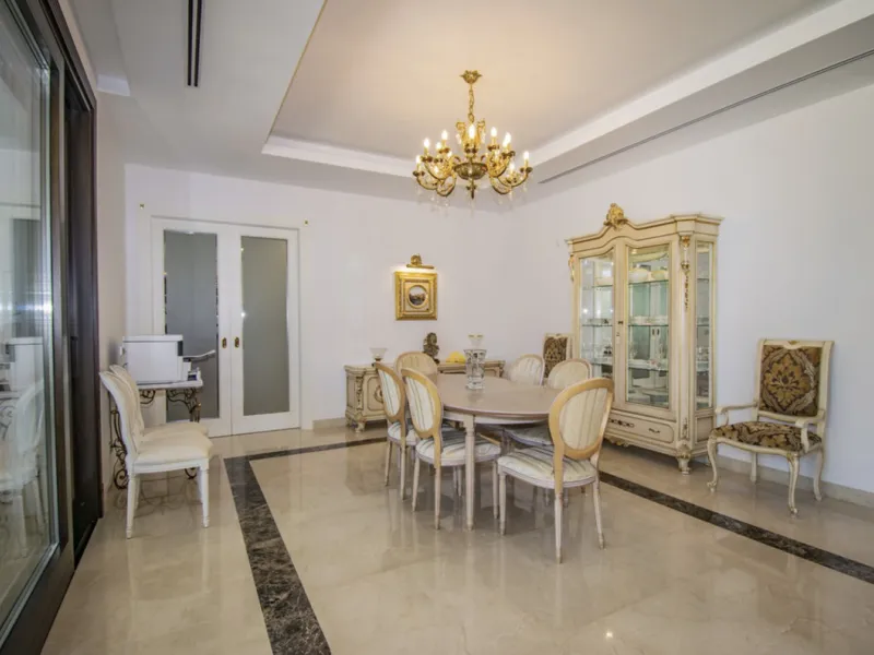 House - Detached Villa в продаже в Marbella, Málaga. В доме 6 спален и 9 ванных комнат. Площадь дома 613 м². Площадь участка 1986 м²
