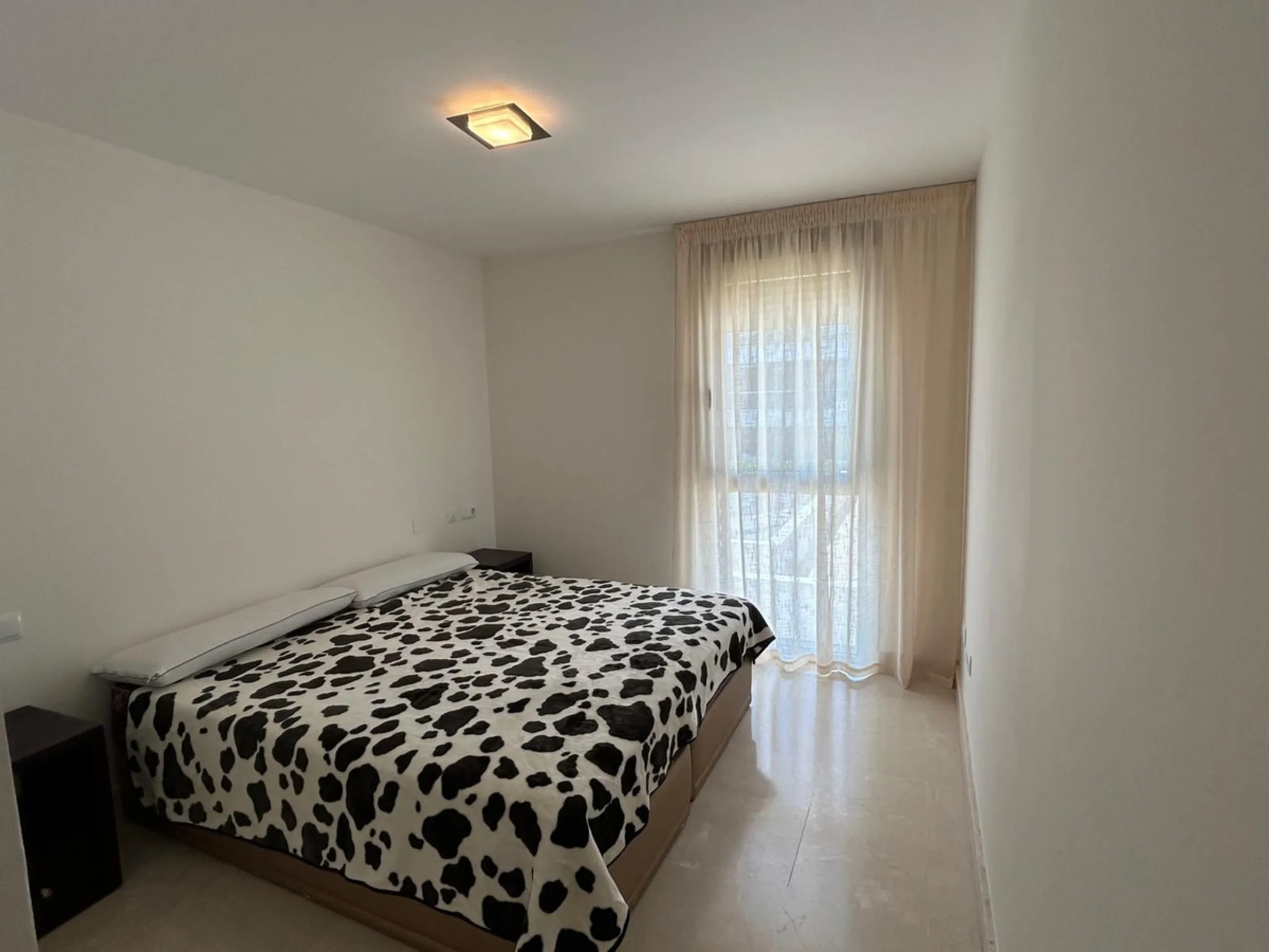 Discover this exclusive 3-bedroom, 3-bathroom apartment (one ensuite) with two parking spaces and a storage room included in the price. Enjoy breathtaking panoramic sea views that will captivate you at first sight. Designed for those seeking comfort and e