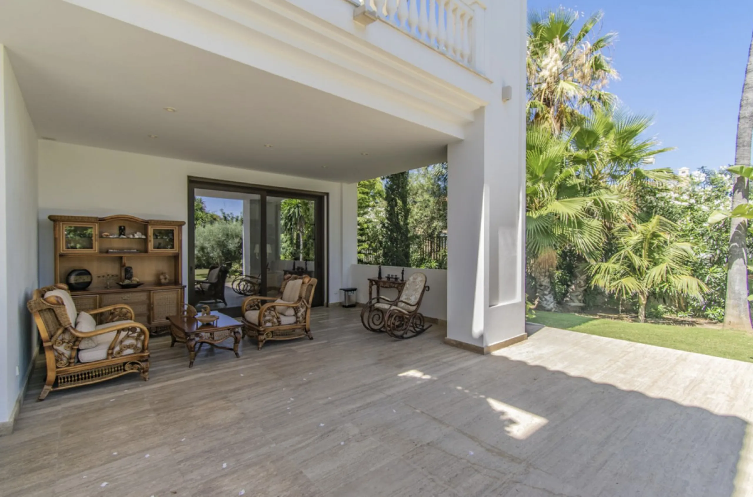 House - Detached Villa в продаже в Marbella, Málaga. В доме 6 спален и 9 ванных комнат. Площадь дома 613 м². Площадь участка 1986 м²