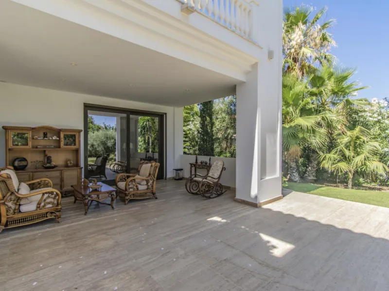House - Detached Villa в продаже в Marbella, Málaga. В доме 6 спален и 9 ванных комнат. Площадь дома 613 м². Площадь участка 1986 м²
