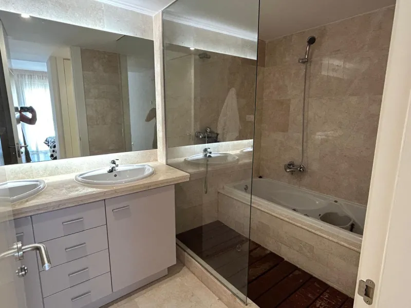 Discover this exclusive 3-bedroom, 3-bathroom apartment (one ensuite) with two parking spaces and a storage room included in the price. Enjoy breathtaking panoramic sea views that will captivate you at first sight. Designed for those seeking comfort and e