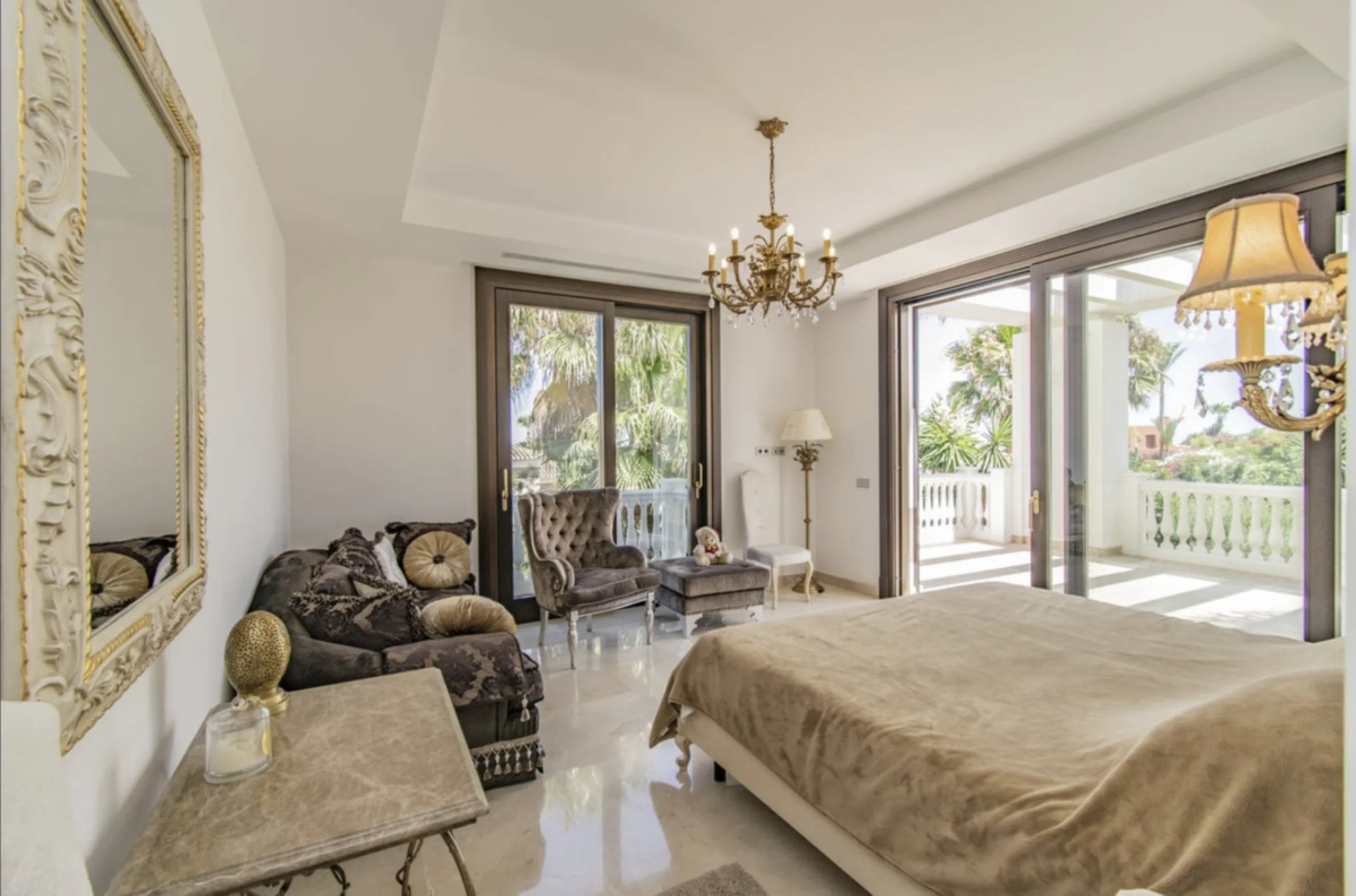 House - Detached Villa в продаже в Marbella, Málaga. В доме 6 спален и 9 ванных комнат. Площадь дома 613 м². Площадь участка 1986 м²