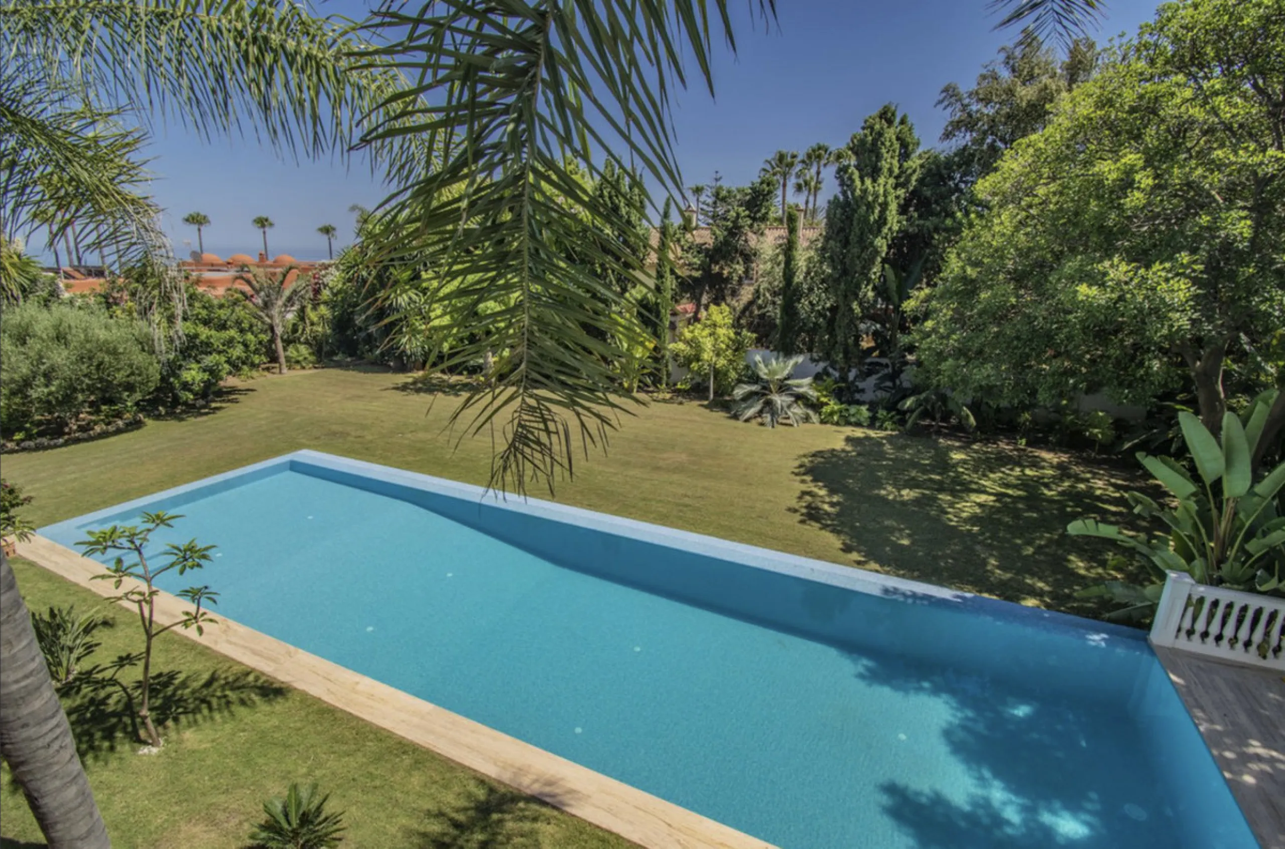 House - Detached Villa в продаже в Marbella, Málaga. В доме 6 спален и 9 ванных комнат. Площадь дома 613 м². Площадь участка 1986 м²