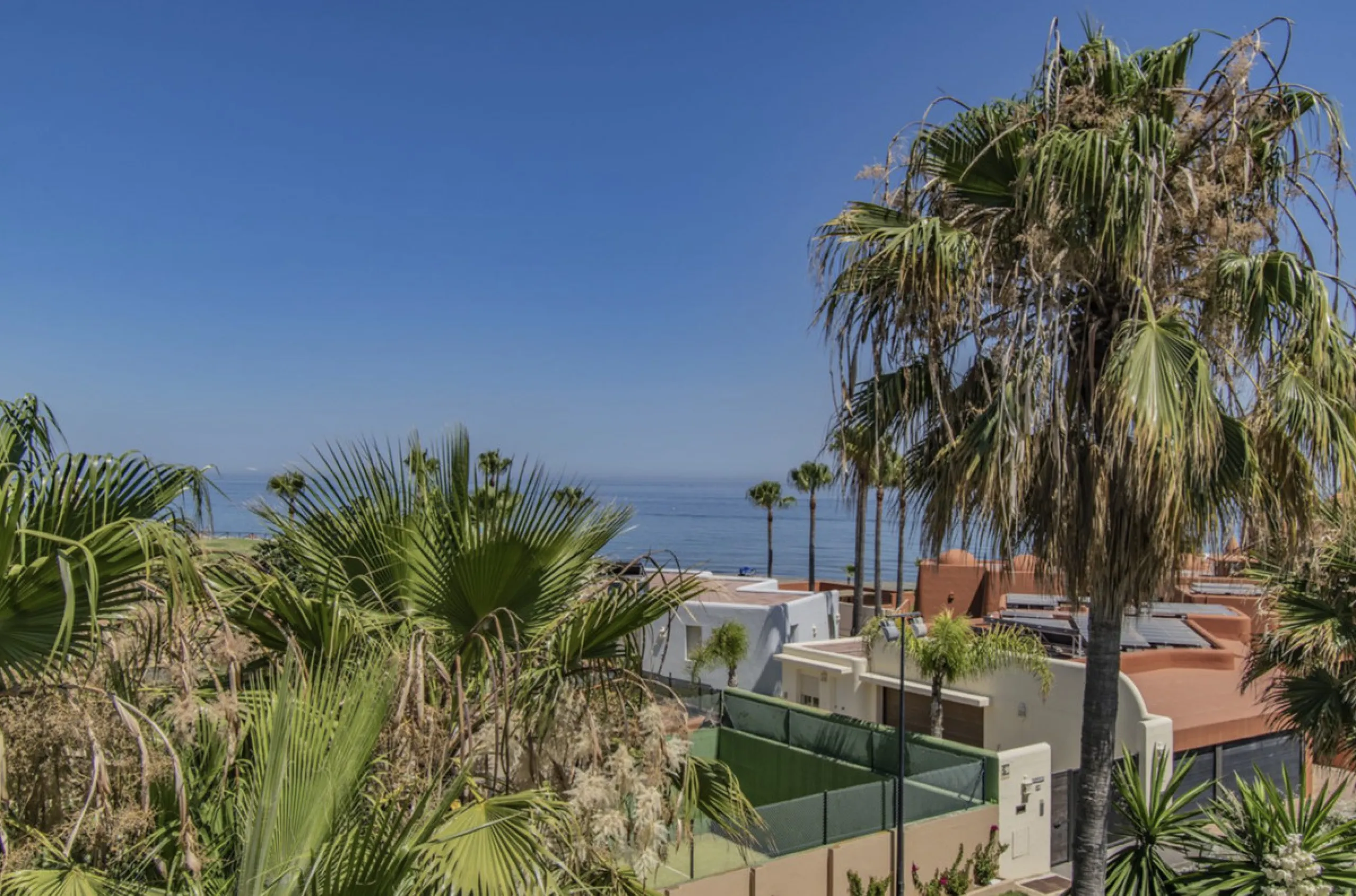 House - Detached Villa в продаже в Marbella, Málaga. В доме 6 спален и 9 ванных комнат. Площадь дома 613 м². Площадь участка 1986 м²