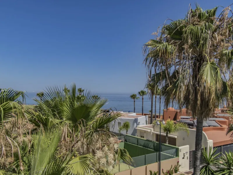 House - Detached Villa в продаже в Marbella, Málaga. В доме 6 спален и 9 ванных комнат. Площадь дома 613 м². Площадь участка 1986 м²