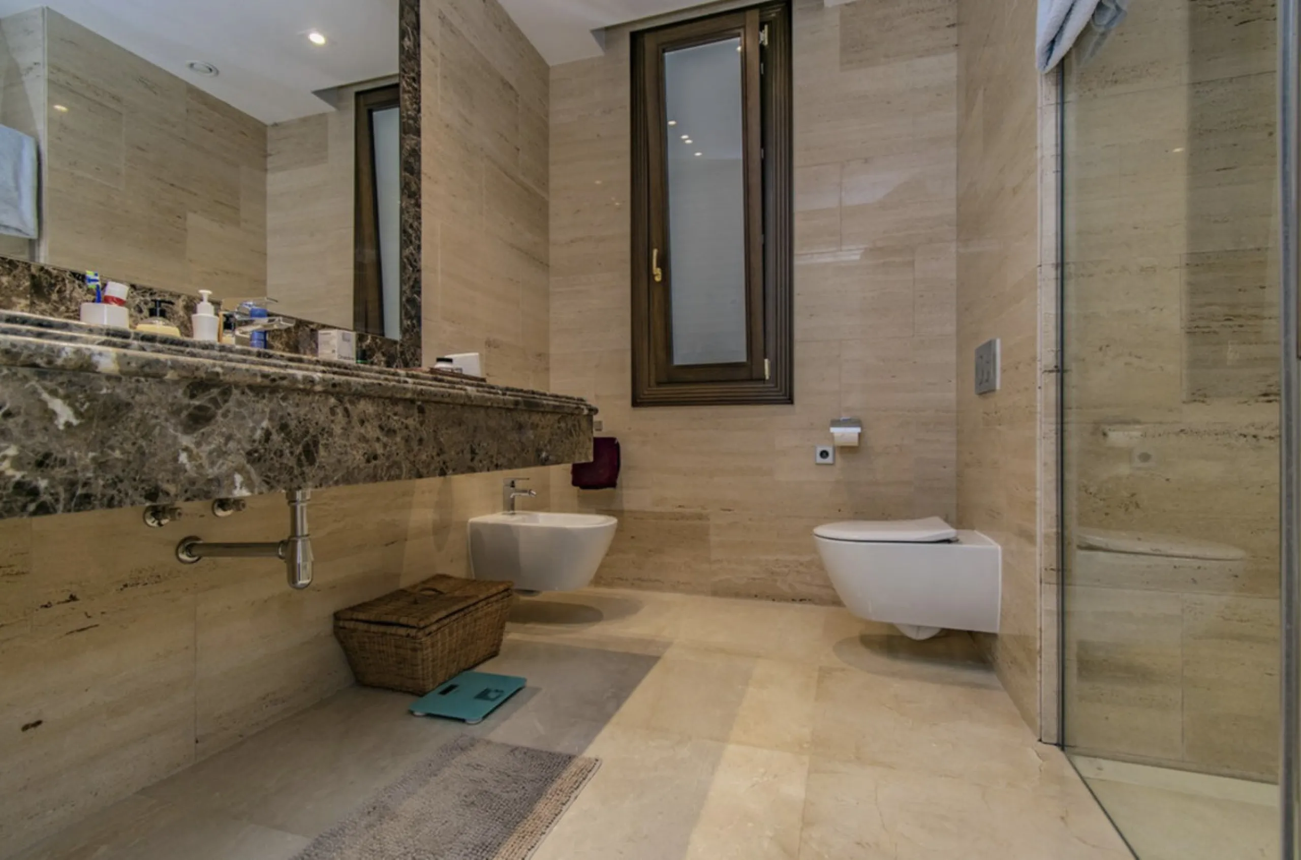 House - Detached Villa в продаже в Marbella, Málaga. В доме 6 спален и 9 ванных комнат. Площадь дома 613 м². Площадь участка 1986 м²