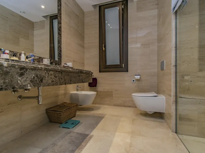 House - Detached Villa в продаже в Marbella, Málaga. В доме 6 спален и 9 ванных комнат. Площадь дома 613 м². Площадь участка 1986 м²