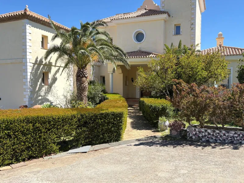 Stunning Villa with Sea and Mountain Views in Forest Hills (Estepona)