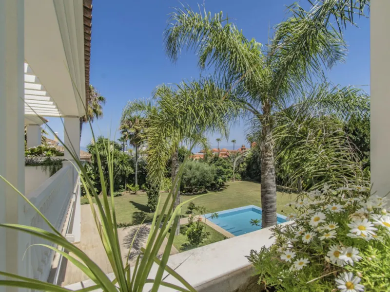 House - Detached Villa в продаже в Marbella, Málaga. В доме 6 спален и 9 ванных комнат. Площадь дома 613 м². Площадь участка 1986 м²
