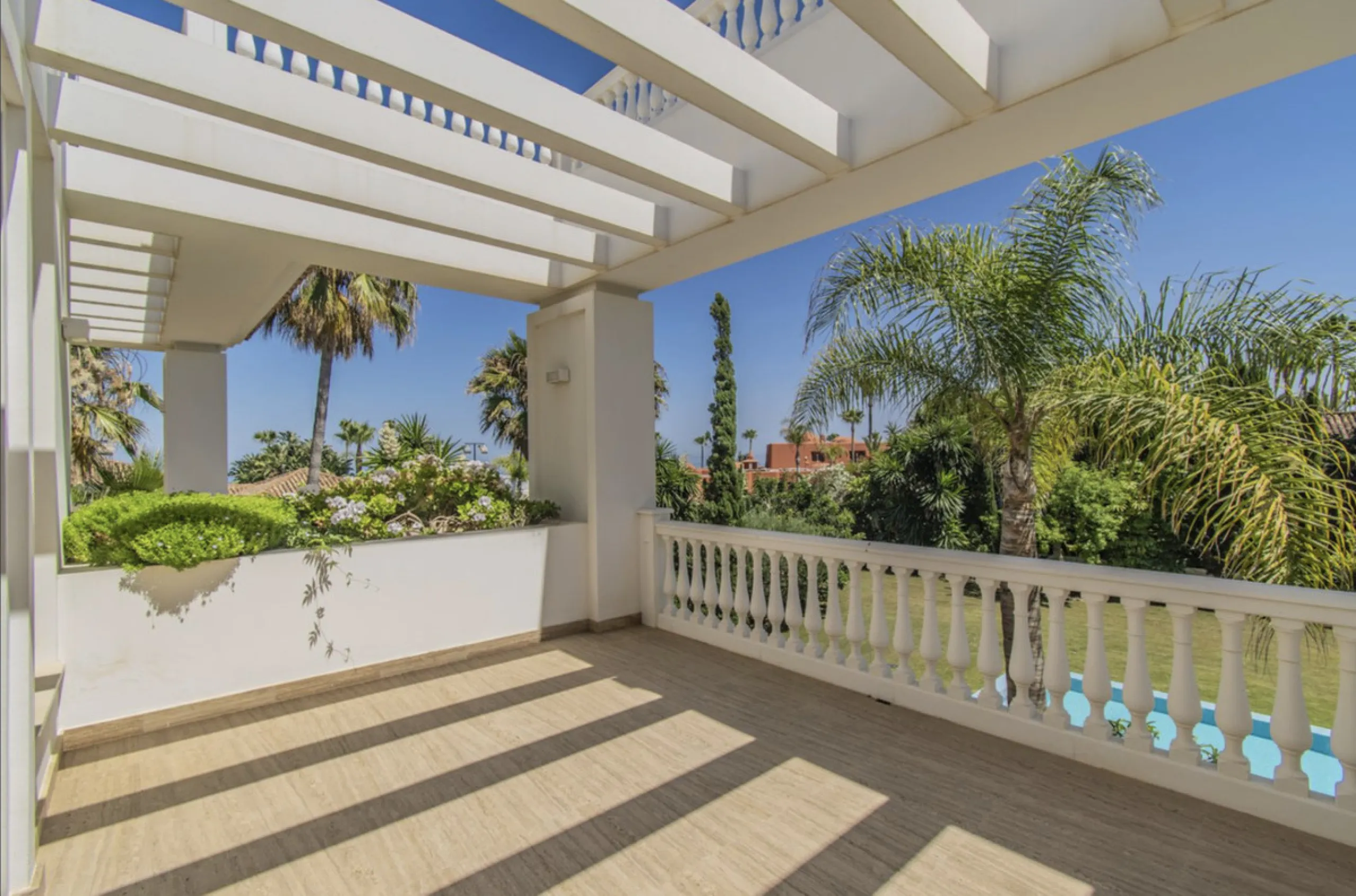 House - Detached Villa в продаже в Marbella, Málaga. В доме 6 спален и 9 ванных комнат. Площадь дома 613 м². Площадь участка 1986 м²