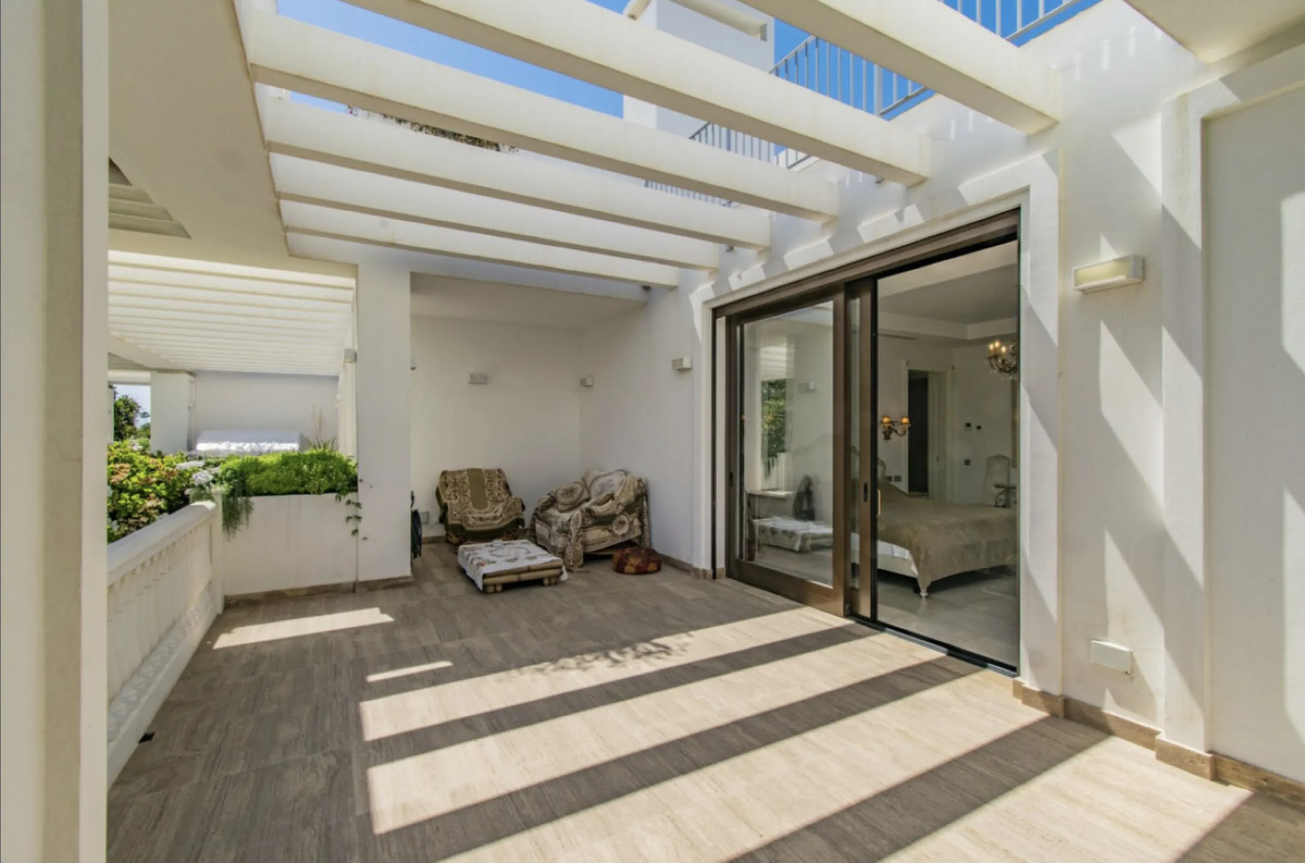 House - Detached Villa в продаже в Marbella, Málaga. В доме 6 спален и 9 ванных комнат. Площадь дома 613 м². Площадь участка 1986 м²