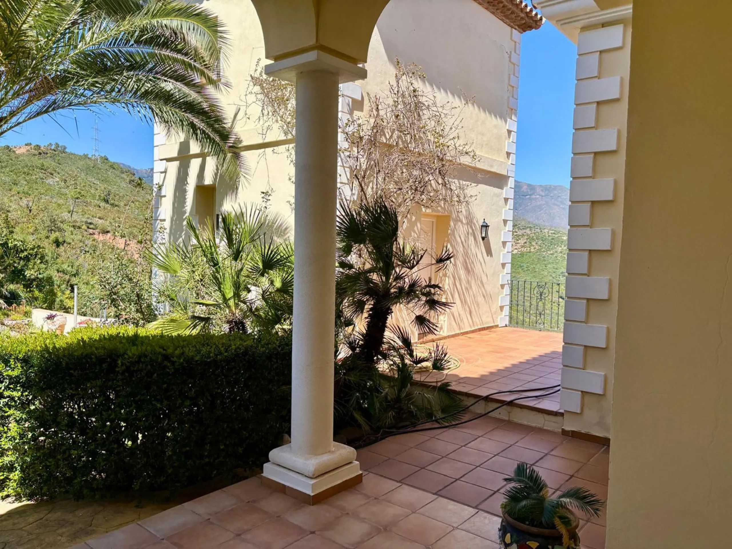 Stunning Villa with Sea and Mountain Views in Forest Hills (Estepona)