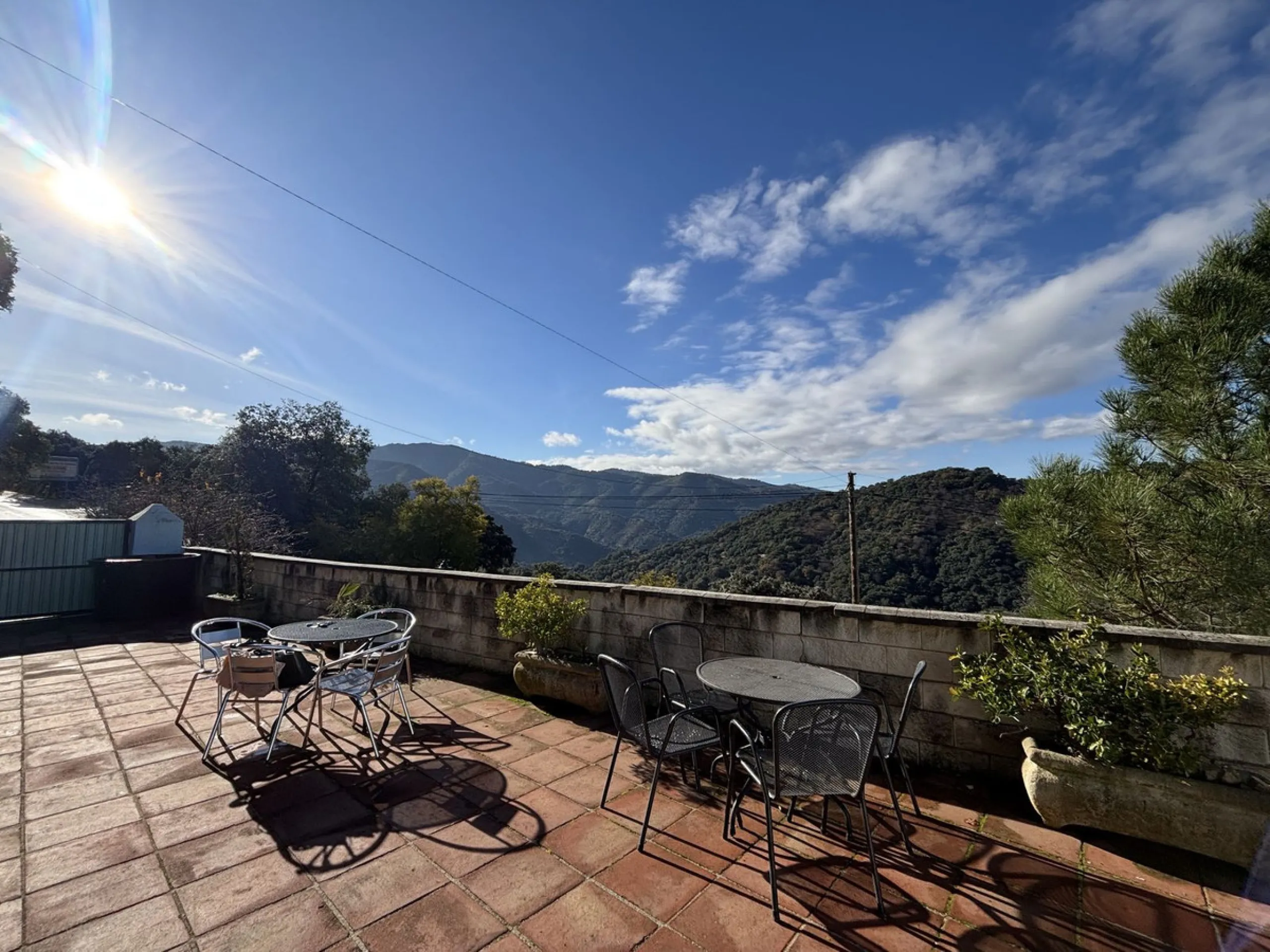 Income potential meets lifestyle in this exceptional multi-unit casa rural on the very edge of Júzcar (Málaga), enjoying breathtaking open views and a wonderfully tranquil setting at the edge of the village. Set on approximately 8,900 m² of land, the prop