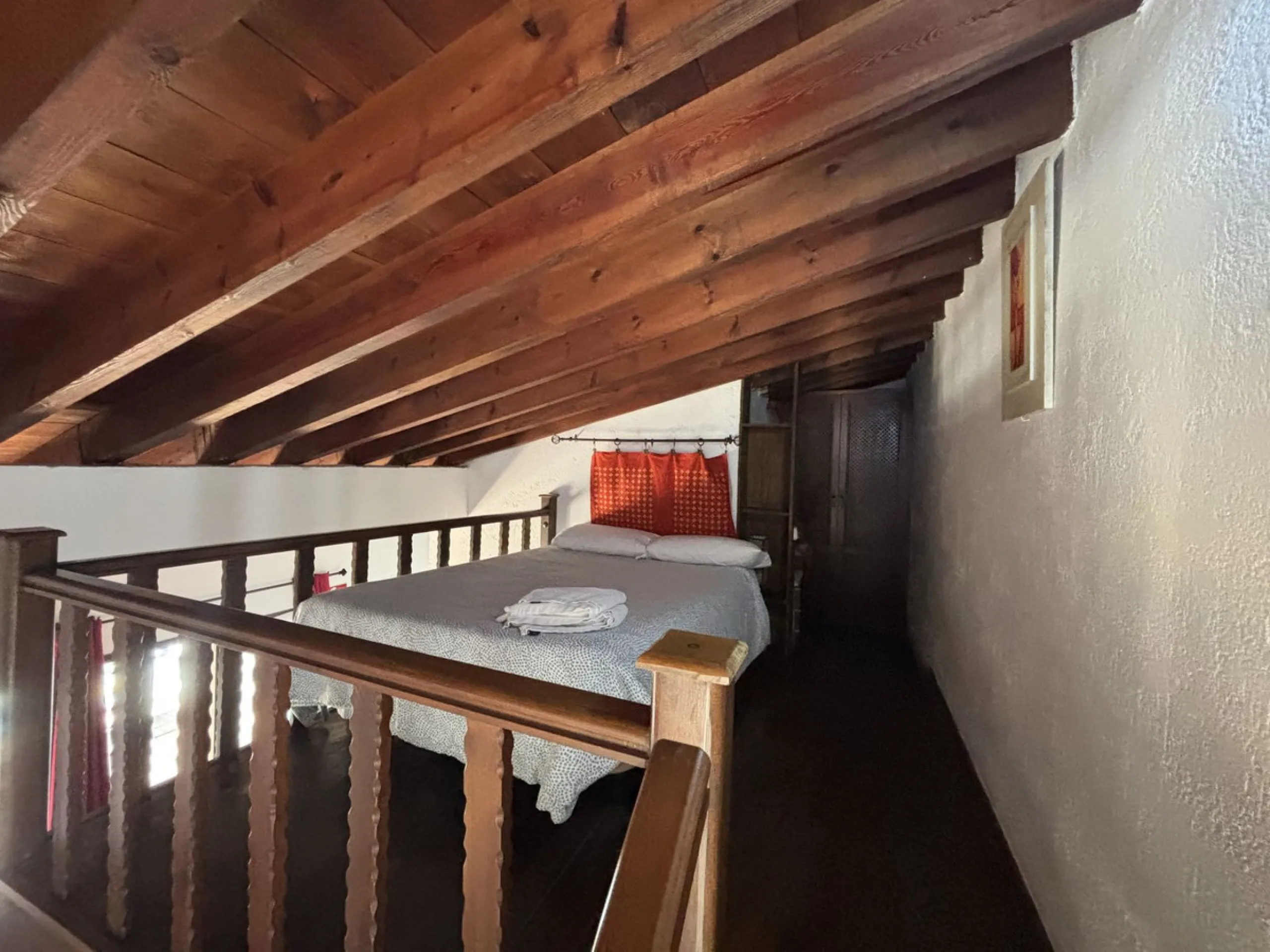 Income potential meets lifestyle in this exceptional multi-unit casa rural on the very edge of Júzcar (Málaga), enjoying breathtaking open views and a wonderfully tranquil setting at the edge of the village. Set on approximately 8,900 m² of land, the prop