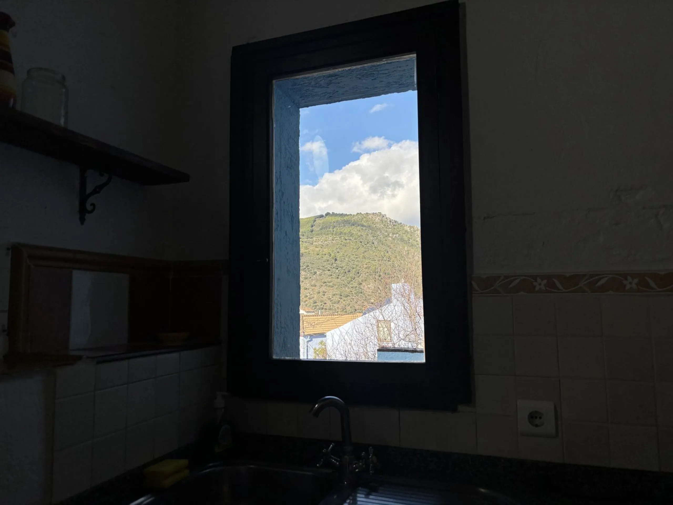 Income potential meets lifestyle in this exceptional multi-unit casa rural on the very edge of Júzcar (Málaga), enjoying breathtaking open views and a wonderfully tranquil setting at the edge of the village. Set on approximately 8,900 m² of land, the prop