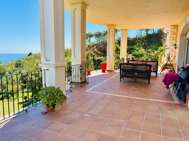 Stunning Villa with Sea and Mountain Views in Forest Hills (Estepona)