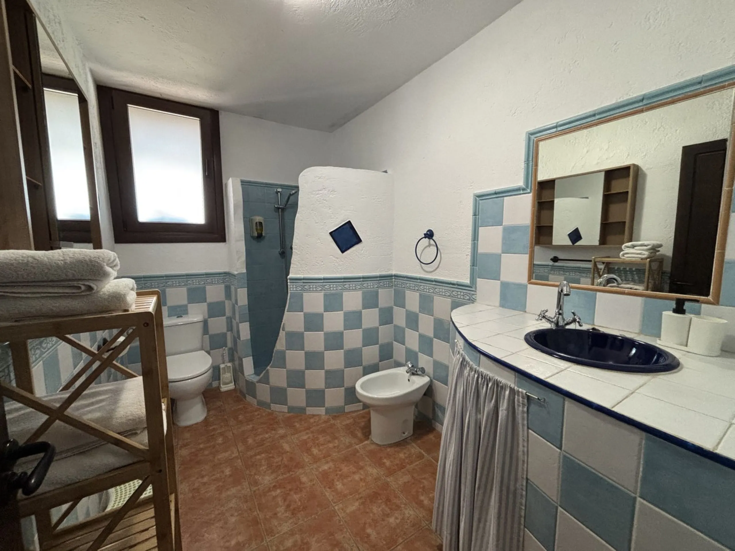 Income potential meets lifestyle in this exceptional multi-unit casa rural on the very edge of Júzcar (Málaga), enjoying breathtaking open views and a wonderfully tranquil setting at the edge of the village. Set on approximately 8,900 m² of land, the prop