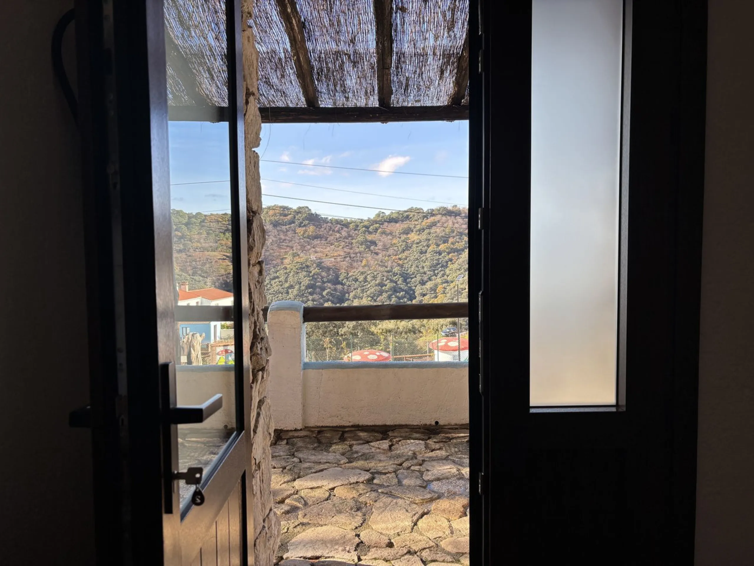 Income potential meets lifestyle in this exceptional multi-unit casa rural on the very edge of Júzcar (Málaga), enjoying breathtaking open views and a wonderfully tranquil setting at the edge of the village. Set on approximately 8,900 m² of land, the prop