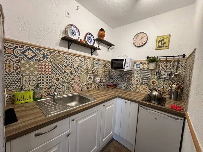 Income potential meets lifestyle in this exceptional multi-unit casa rural on the very edge of Júzcar (Málaga), enjoying breathtaking open views and a wonderfully tranquil setting at the edge of the village. Set on approximately 8,900 m² of land, the prop