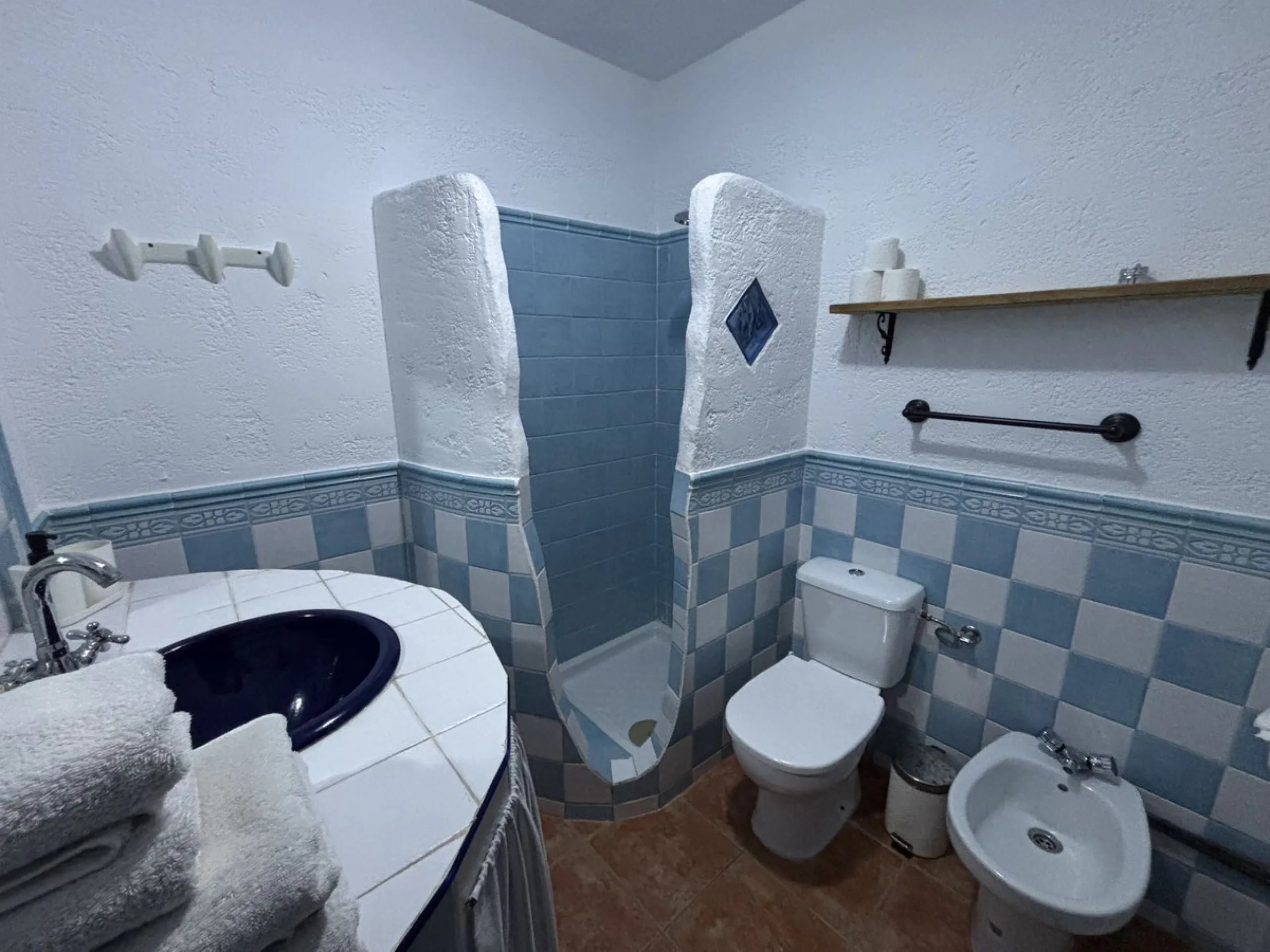 Income potential meets lifestyle in this exceptional multi-unit casa rural on the very edge of Júzcar (Málaga), enjoying breathtaking open views and a wonderfully tranquil setting at the edge of the village. Set on approximately 8,900 m² of land, the prop