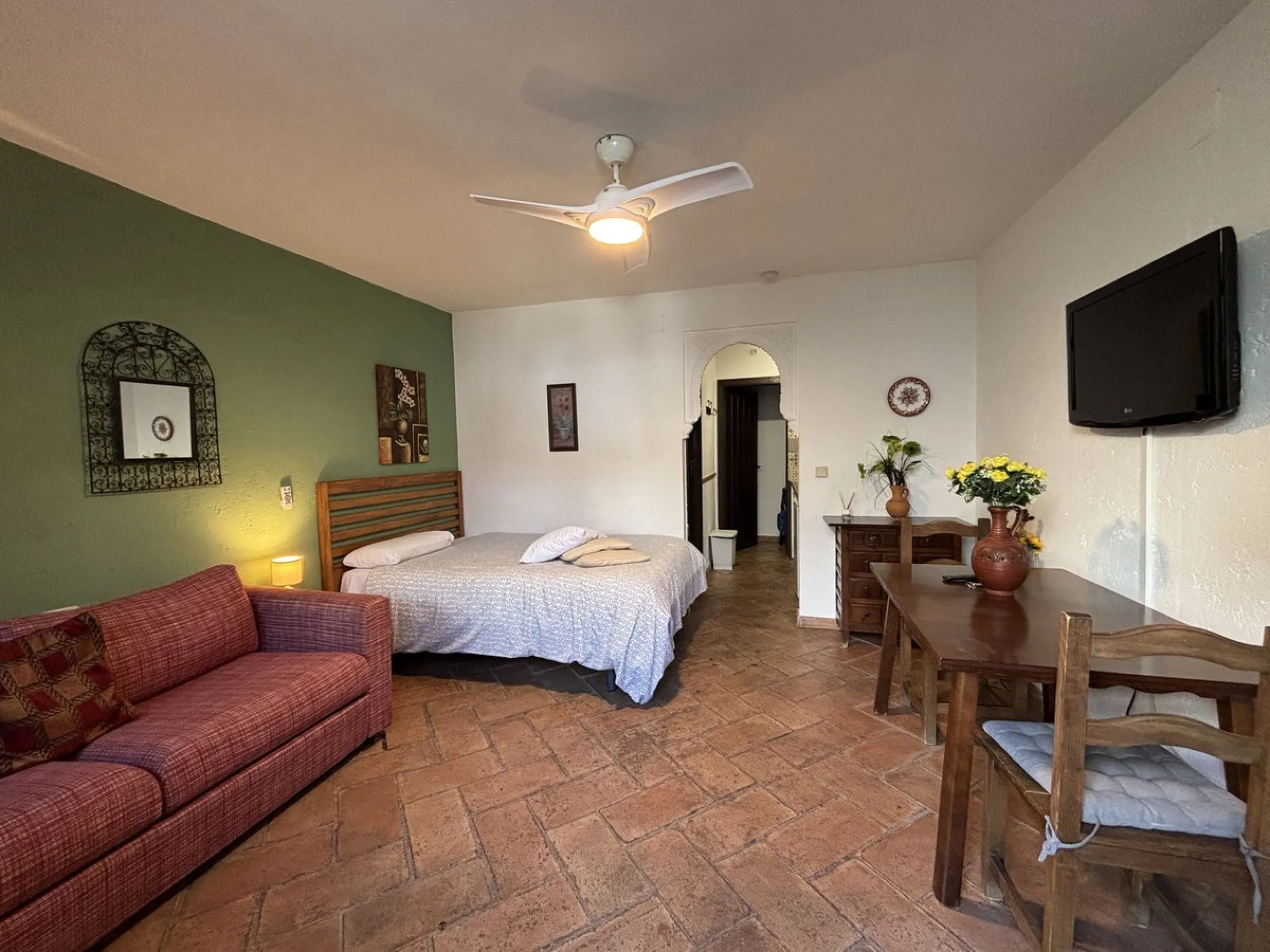 Income potential meets lifestyle in this exceptional multi-unit casa rural on the very edge of Júzcar (Málaga), enjoying breathtaking open views and a wonderfully tranquil setting at the edge of the village. Set on approximately 8,900 m² of land, the prop
