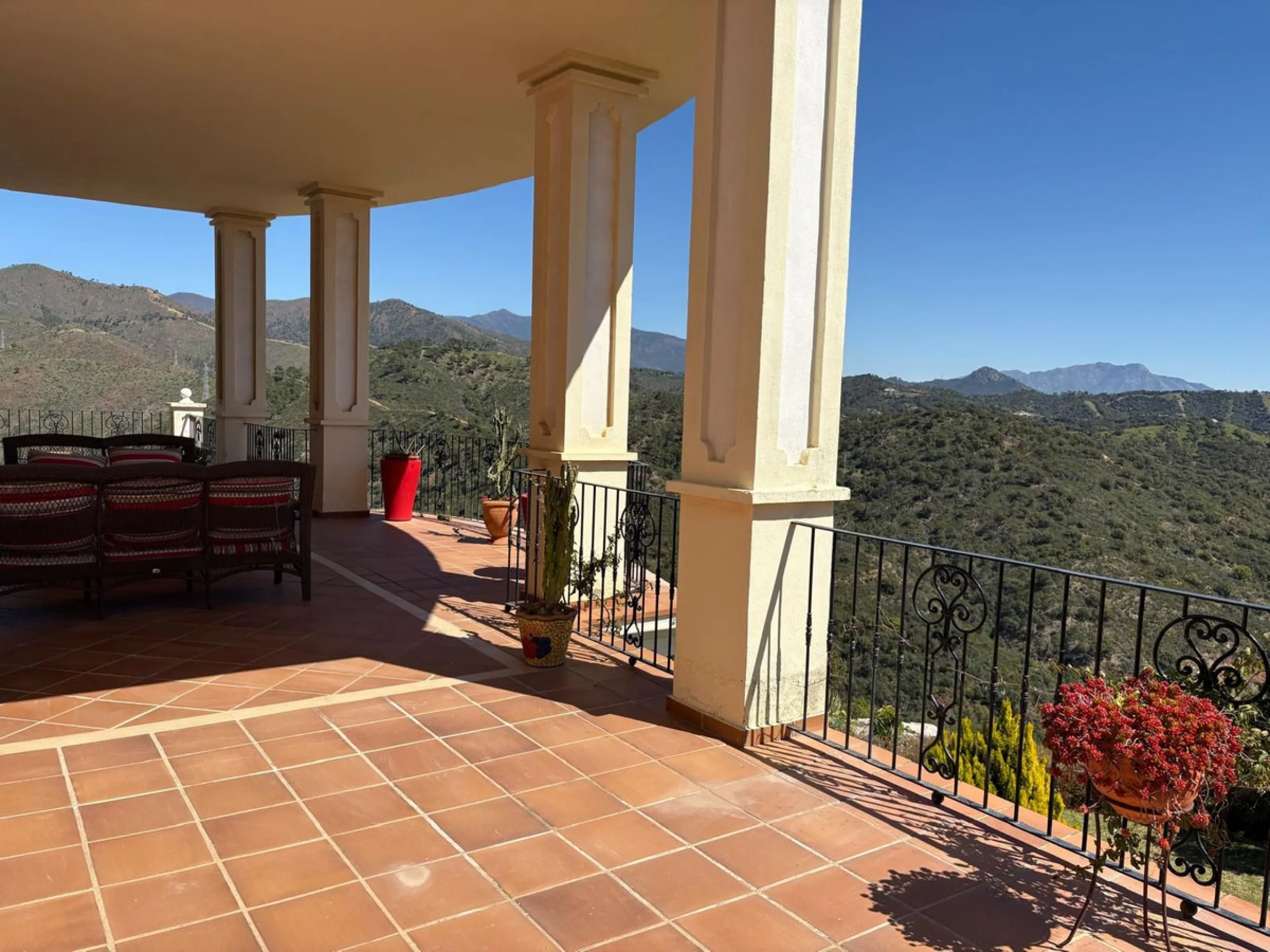 Stunning Villa with Sea and Mountain Views in Forest Hills (Estepona)
