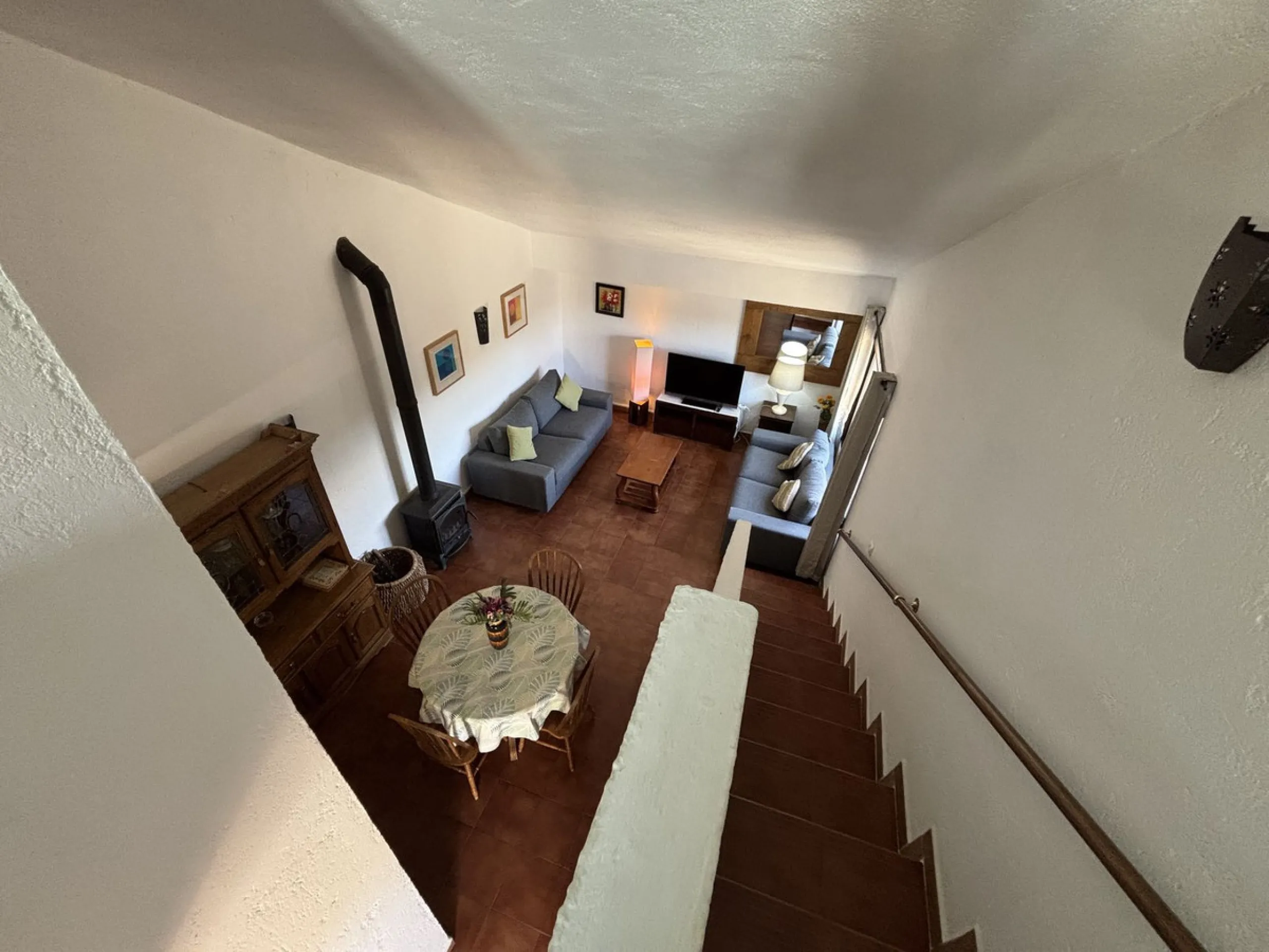 Income potential meets lifestyle in this exceptional multi-unit casa rural on the very edge of Júzcar (Málaga), enjoying breathtaking open views and a wonderfully tranquil setting at the edge of the village. Set on approximately 8,900 m² of land, the prop