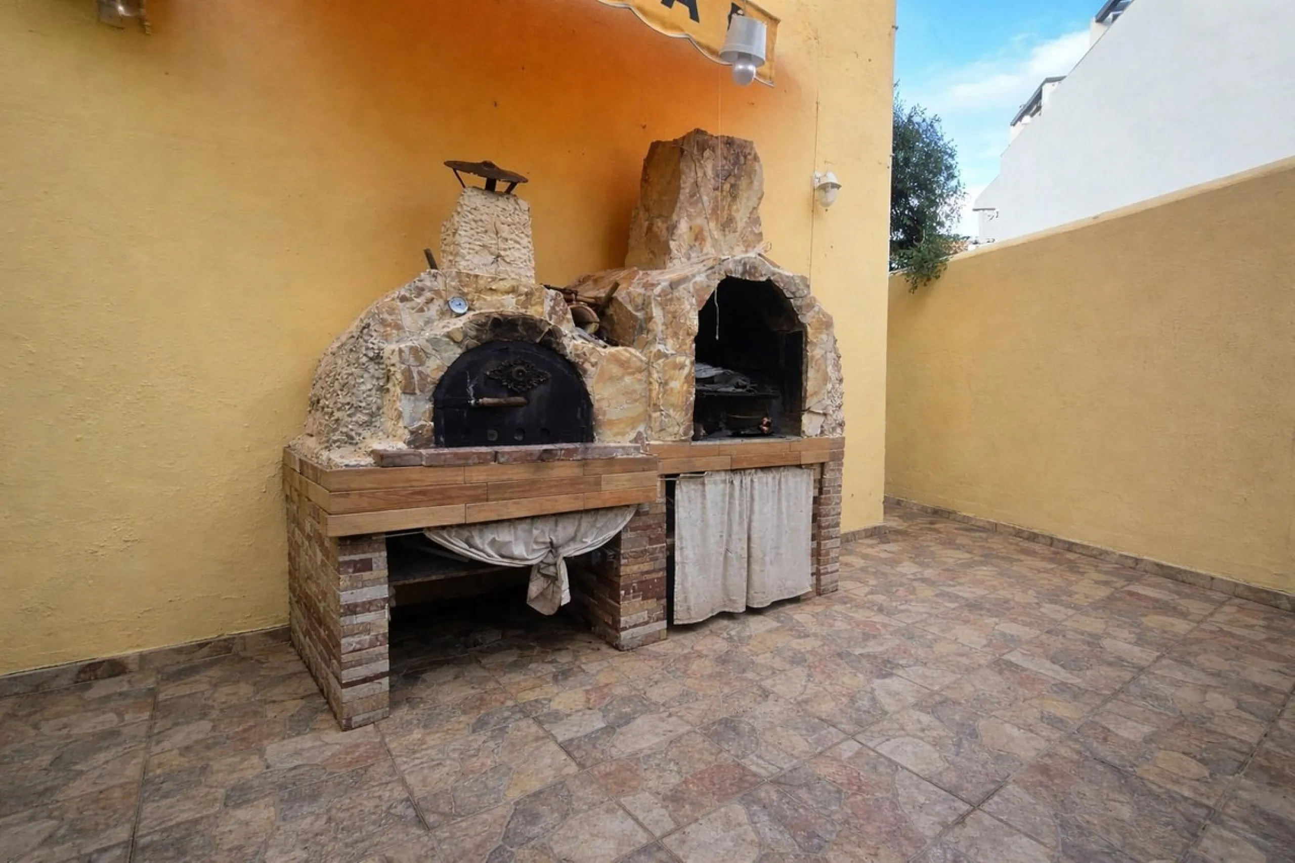 Beautiful 3-Bedroom Townhouse in Prime Location