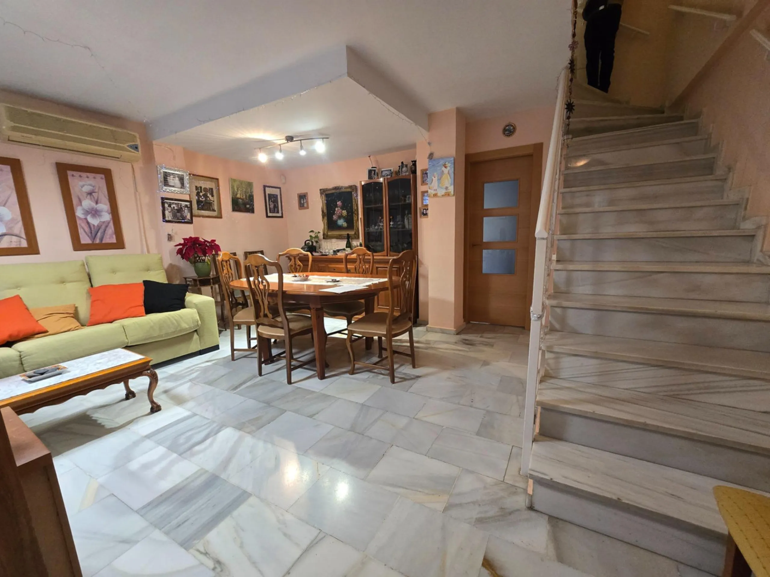 Beautiful 3-Bedroom Townhouse in Prime Location