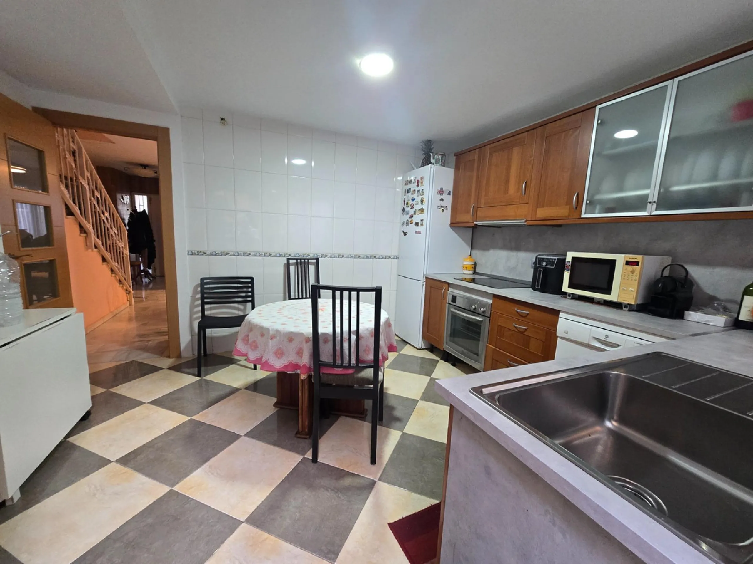 Beautiful 3-Bedroom Townhouse in Prime Location