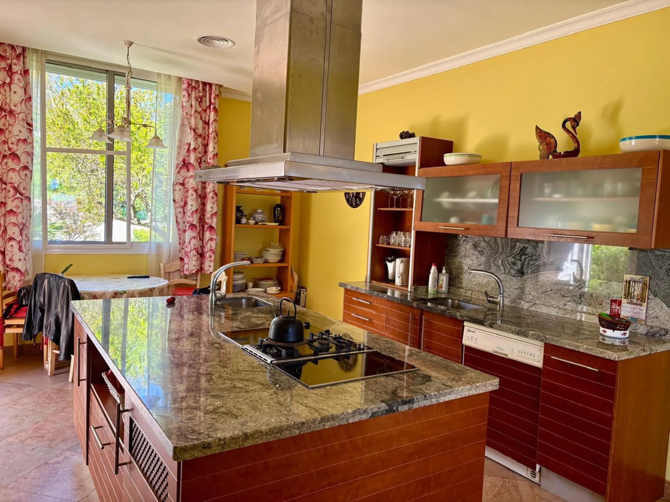 Stunning Villa with Sea and Mountain Views in Forest Hills (Estepona)