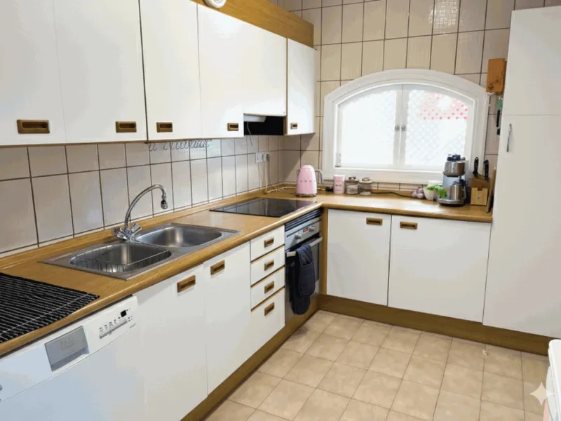 A delightful 2-bedroom middle floor apartment located in the popular residential development of Las Terrazas in Los Almendros, near Monte Halcones.