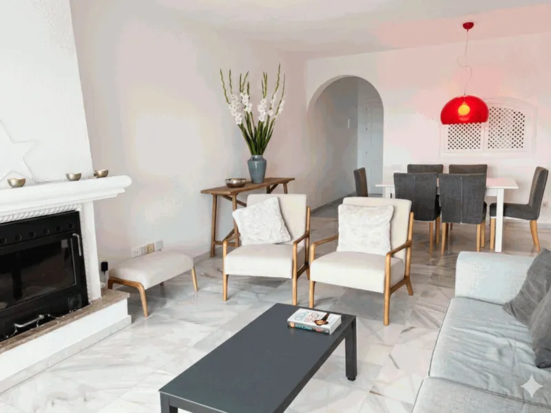 A delightful 2-bedroom middle floor apartment located in the popular residential development of Las Terrazas in Los Almendros, near Monte Halcones.