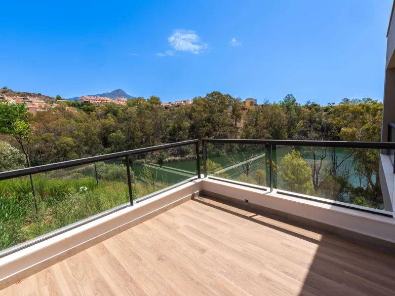 Apartment - Middle Floor Apartment в продаже в Marbella, Málaga. В доме 3 спален и 2 ванных комнат. Площадь дома 163 м²
